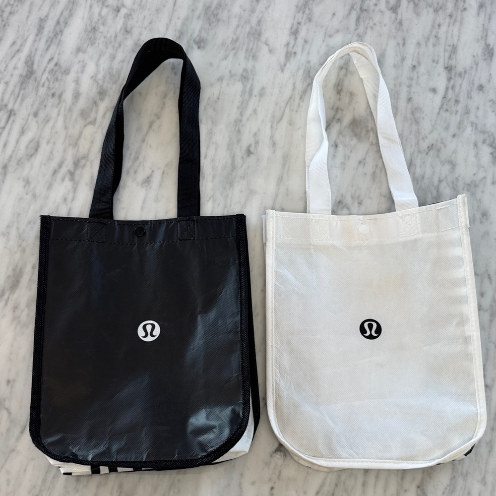Lululemon Reusable Tote Pair - Black & White. Small